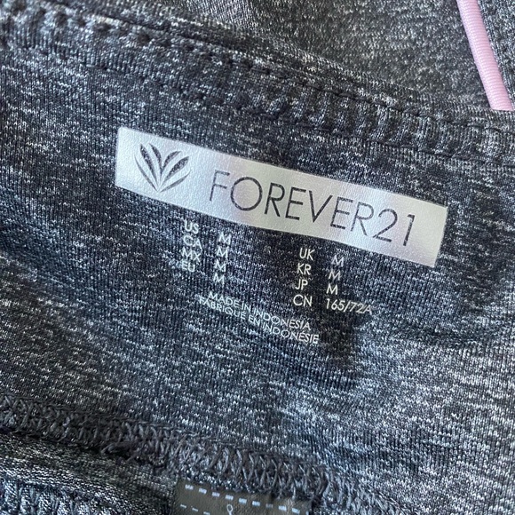 🍋3 for $20🍋 FOREVER 21 Gray Workout Leggings with Pink Details Size S/M - Picture 5 of 6